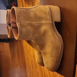 Clarks Gumsole Suede Boots